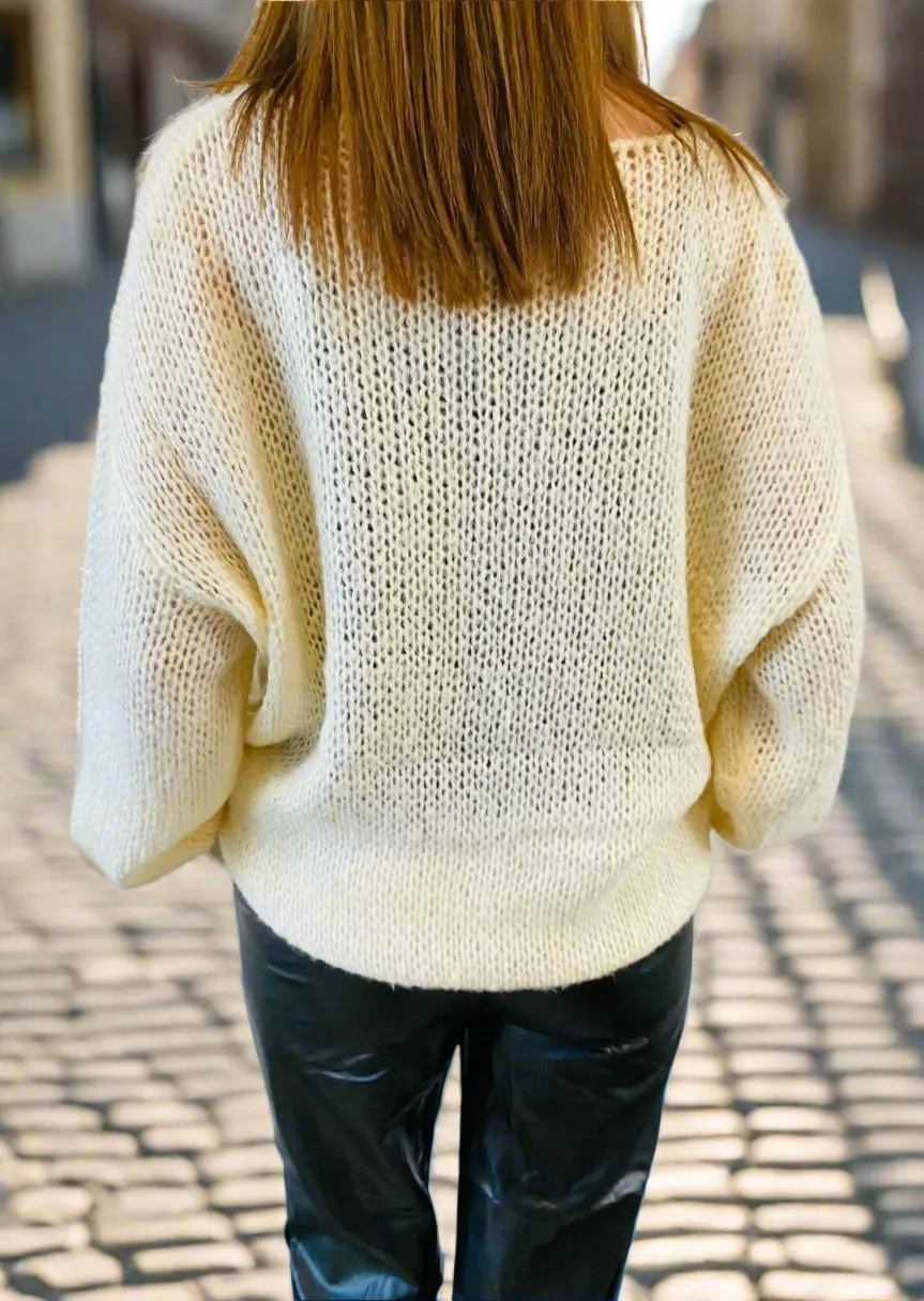 AIRY CHARM LIGHTWEIGHT SWEATER