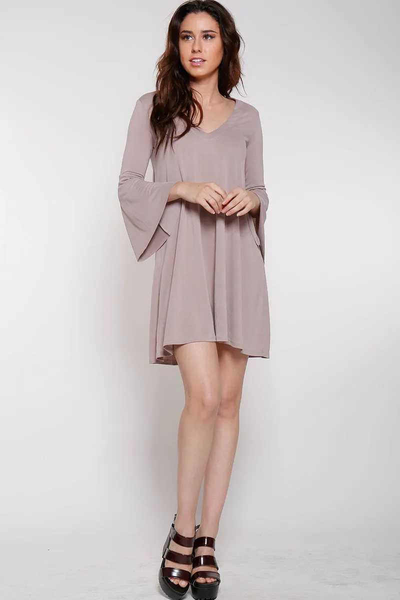 BELL SLEEVE DEEP V SHIFT DRESS